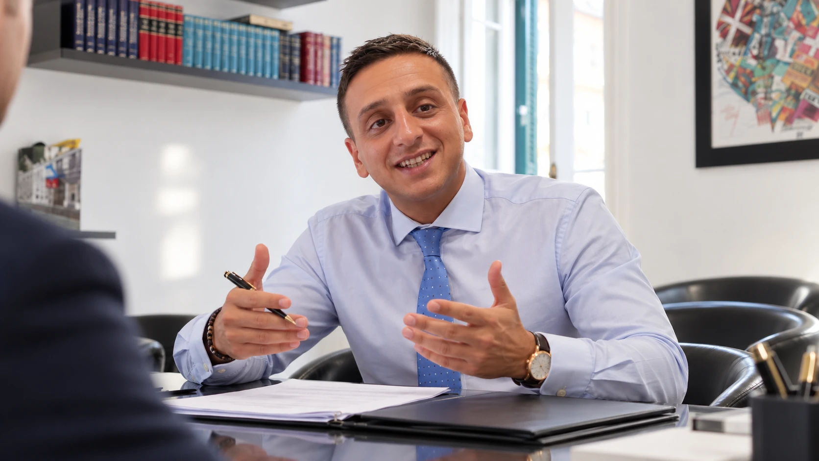 Avv. Catello De Simone nel suo studio legale